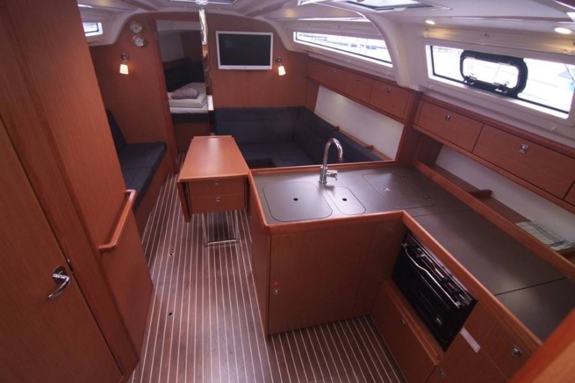 Bavaria 37 Cruiser - Boatscribe.com