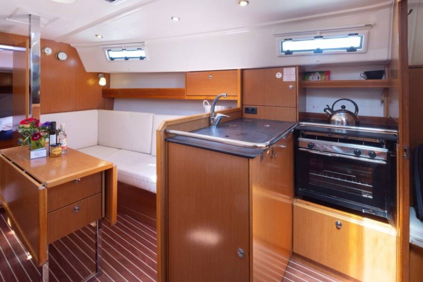 Bavaria 32 Cruiser - Boatscribe.com