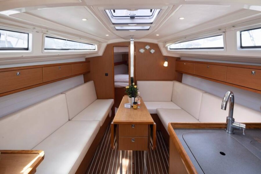 Bavaria 33 Cruiser - Boatscribe.com