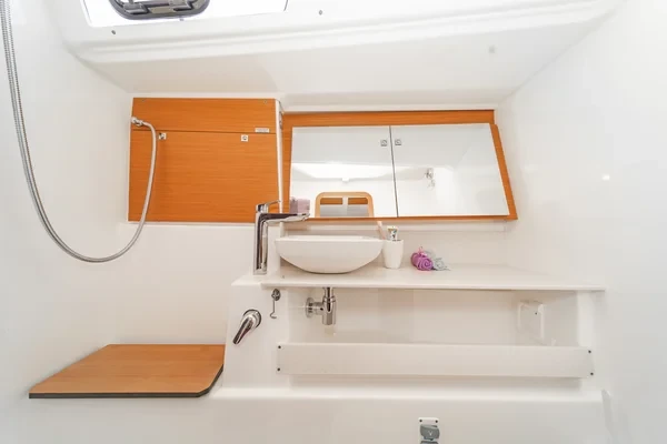 Dufour 430 - Boatscribe.com