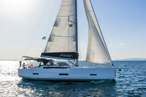 Dufour 430 - Boatscribe.com