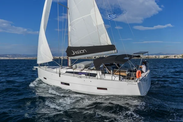 Dufour 430 - Boatscribe.com