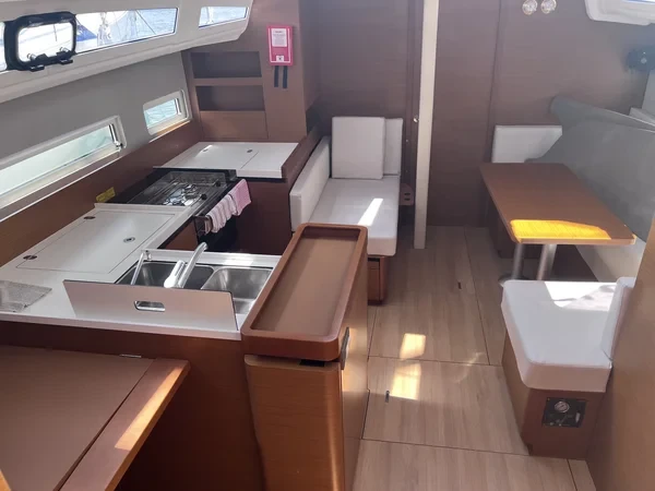 Sun Odyssey 410 - Boatscribe.com