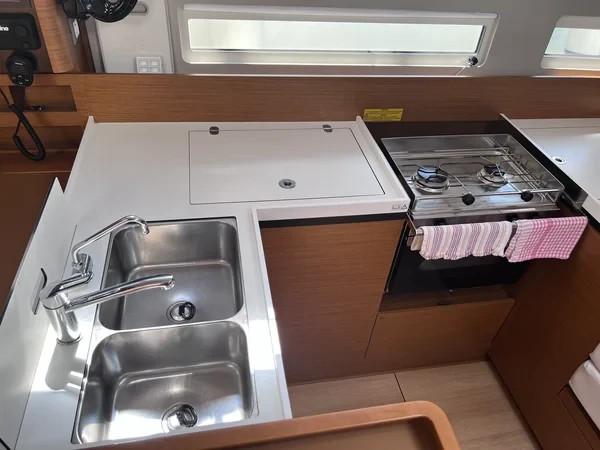 Sun Odyssey 410 - Boatscribe.com
