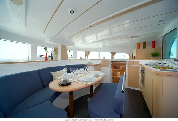 Lagoon 380 - Boatscribe.com