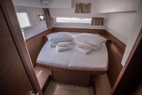 Lagoon 42 - Boatscribe.com