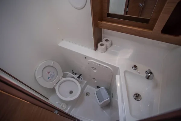 Lagoon 42 - Boatscribe.com