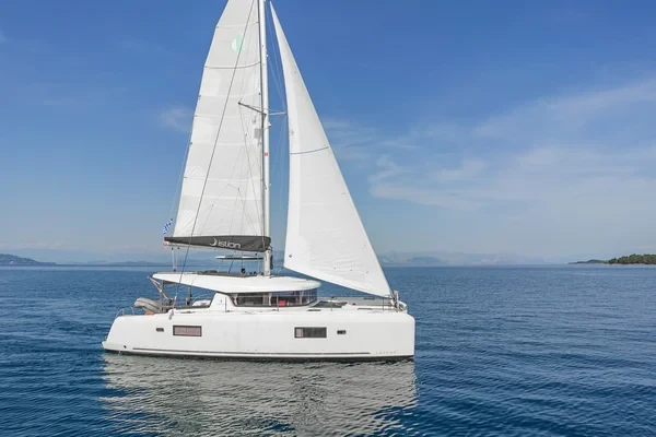 Lagoon 42 - Boatscribe.com