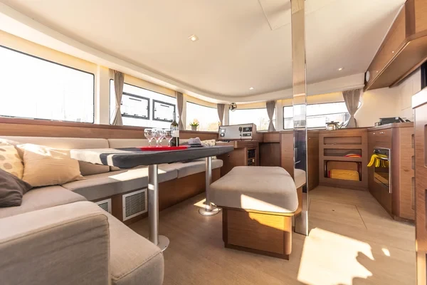 Lagoon 42 - Boatscribe.com