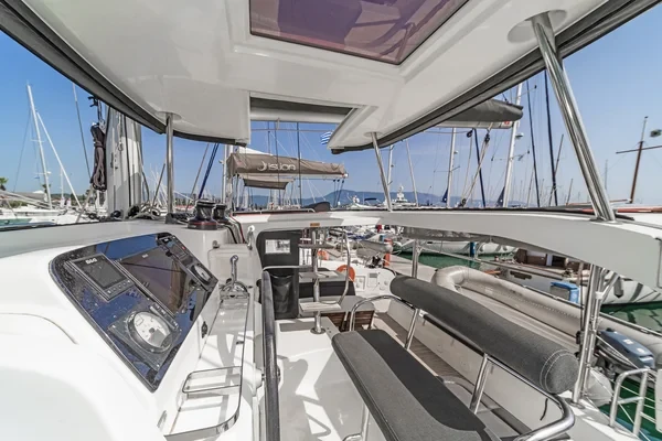 Lagoon 42 - Boatscribe.com