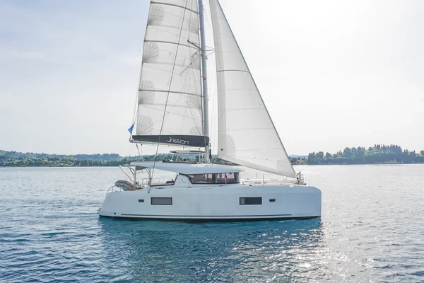 Lagoon 42 - Boatscribe.com