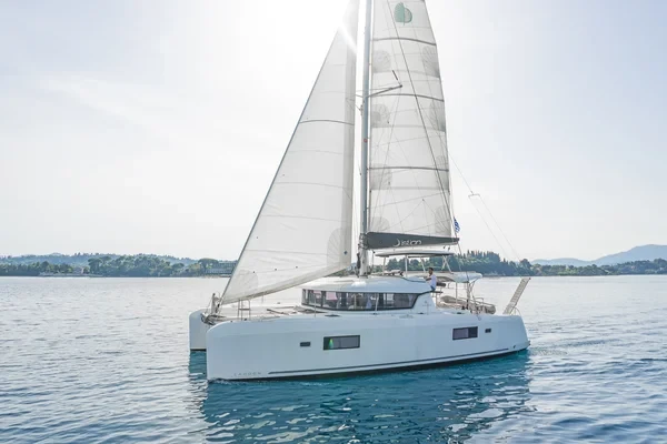Lagoon 42 - Boatscribe.com