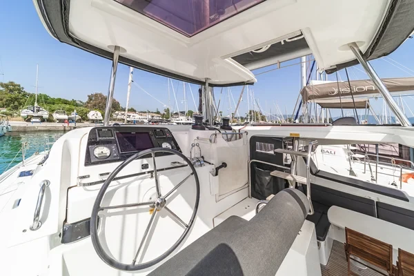 Lagoon 42 - Boatscribe.com
