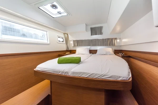 Lagoon 42 - Boatscribe.com