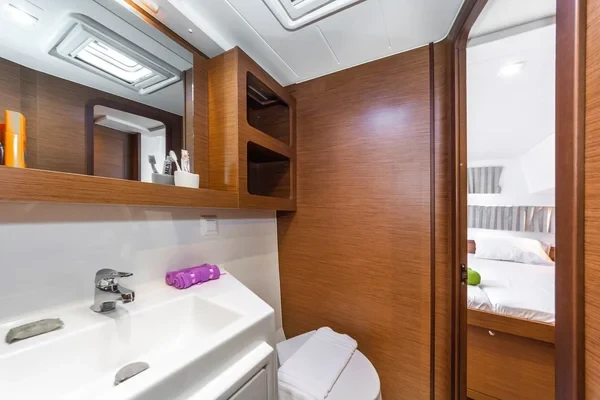 Lagoon 42 - Boatscribe.com