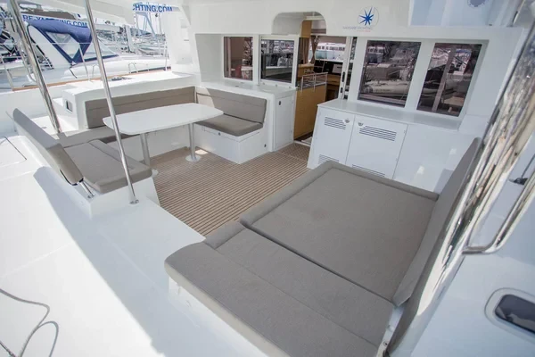 Lagoon 450 F - Boatscribe.com