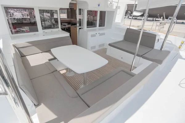 Lagoon 450 F - Boatscribe.com