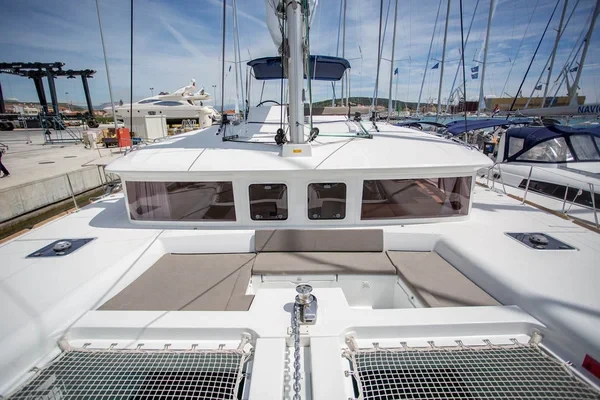 Lagoon 450 F - Boatscribe.com