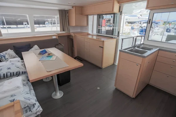 Lagoon 450 F - Boatscribe.com