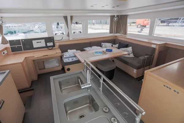 Lagoon 450 F - Boatscribe.com