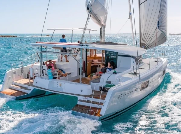 Lagoon 42 - Boatscribe.com