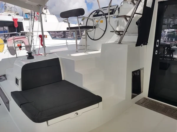 Lagoon 42 - Boatscribe.com