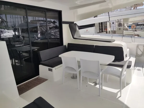 Lagoon 42 - Boatscribe.com