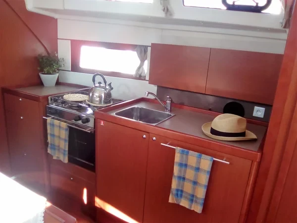 Oceanis 38 - Boatscribe.com