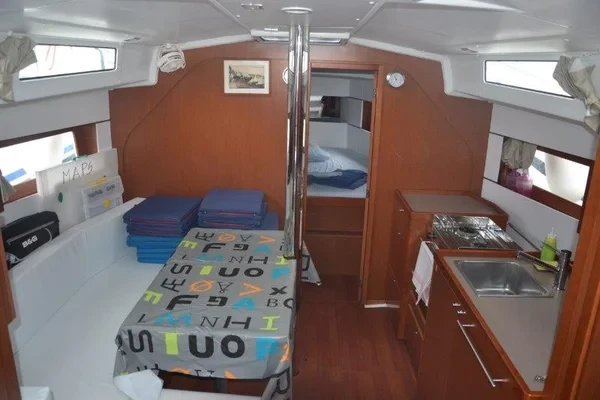Oceanis 38 - Boatscribe.com
