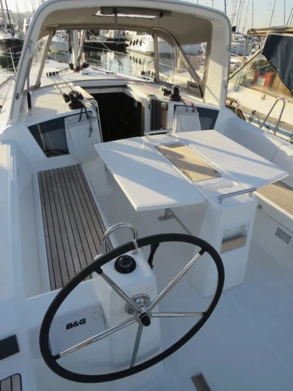 Oceanis 38 - Boatscribe.com