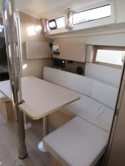 Oceanis 38 - Boatscribe.com