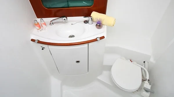 Oceanis 41.1 - Boatscribe.com