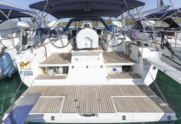 Dufour 500 GL - Boatscribe.com