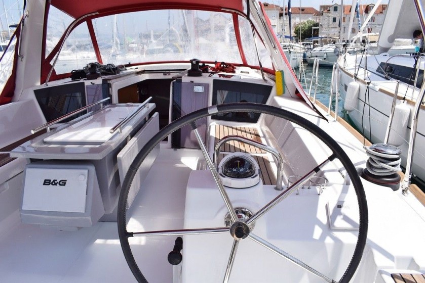Oceanis 41 - Boatscribe.com