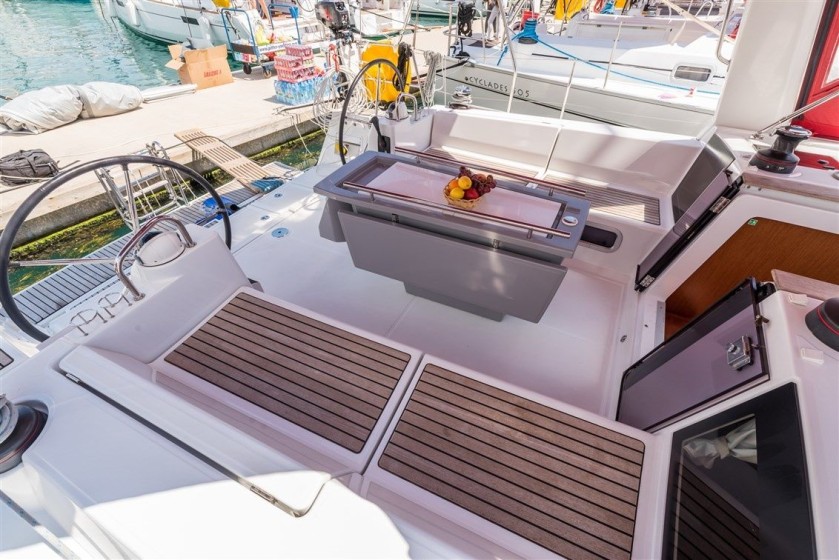 Oceanis 41 - Boatscribe.com