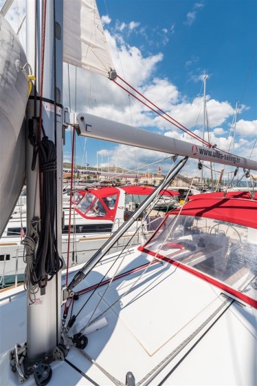 Oceanis 41 - Boatscribe.com