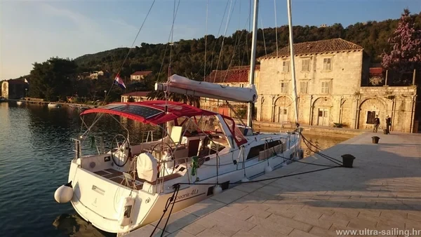 Oceanis 38.1 - Boatscribe.com
