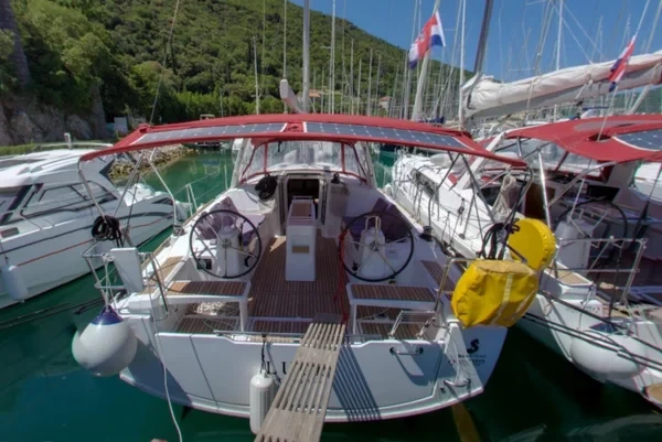 Oceanis 38.1 - Boatscribe.com