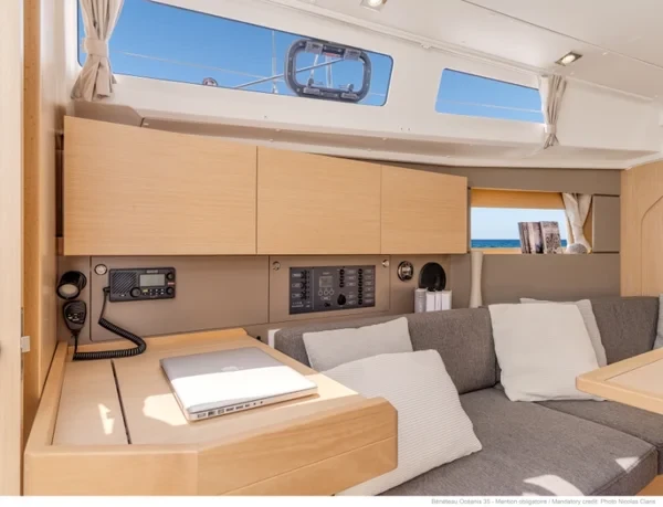 Oceanis 35 - Boatscribe.com