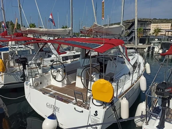 Oceanis 35 - Boatscribe.com