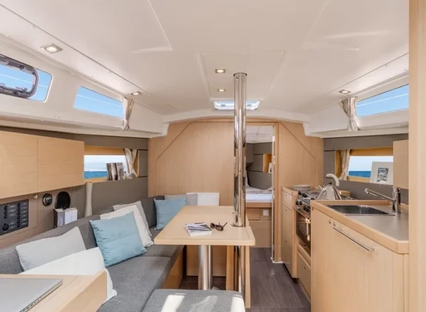 Oceanis 35 - Boatscribe.com