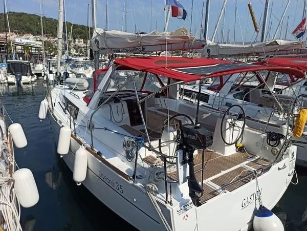 Oceanis 35 - Boatscribe.com