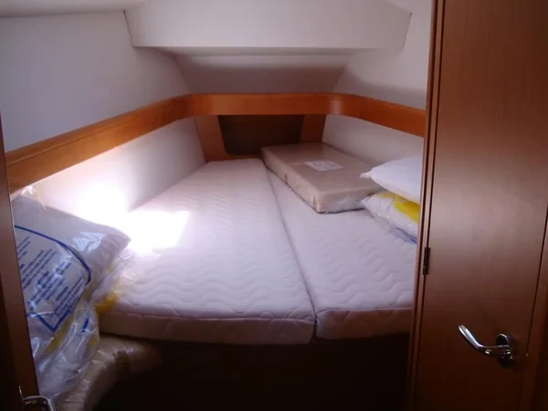 Sun Odyssey 42i - Boatscribe.com