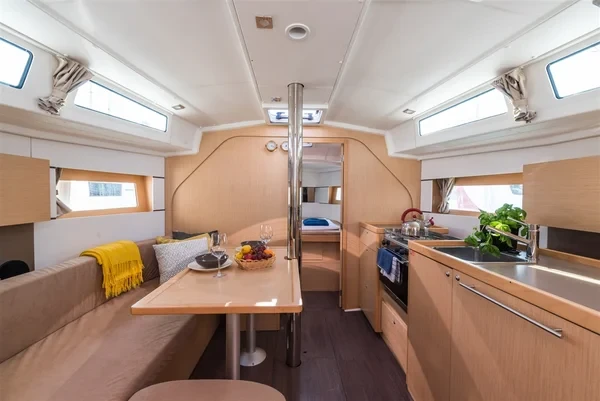 Oceanis 38 - Boatscribe.com
