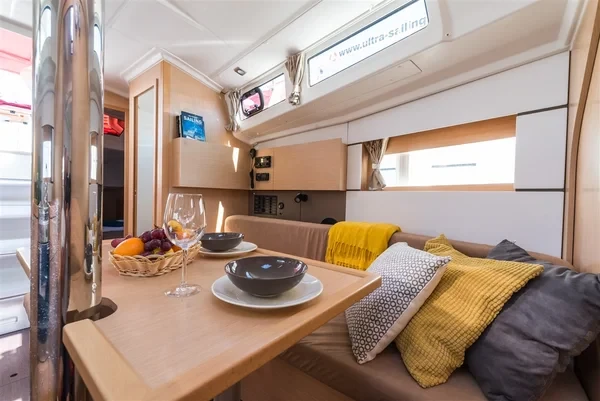 Oceanis 38 - Boatscribe.com