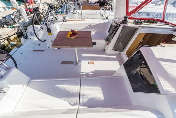 Oceanis 38 - Boatscribe.com