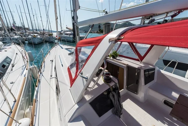 Oceanis 38 - Boatscribe.com