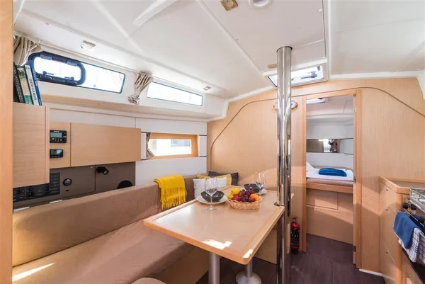 Oceanis 38 - Boatscribe.com