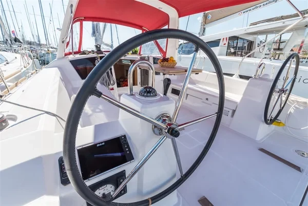 Oceanis 38 - Boatscribe.com
