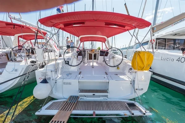 Oceanis 38 - Boatscribe.com
